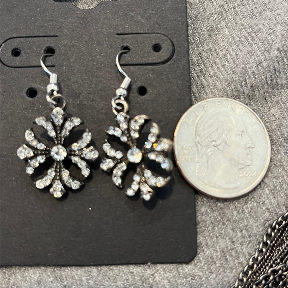 🌻3/$15 Gunmetal Tone 13 Strand Chain Necklace & Rhinestone Earring Set - Picture 3 of 5